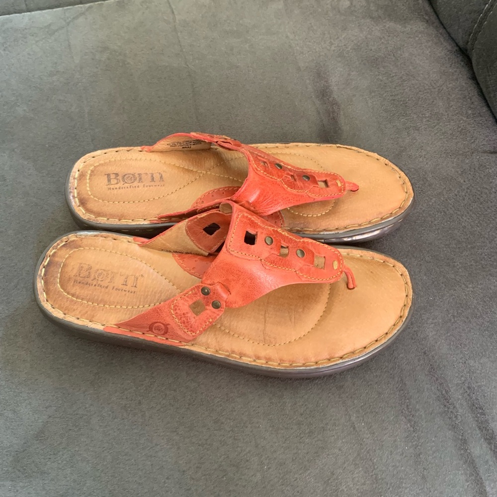 EUC Born Concept Sz 8 Coral Sandals